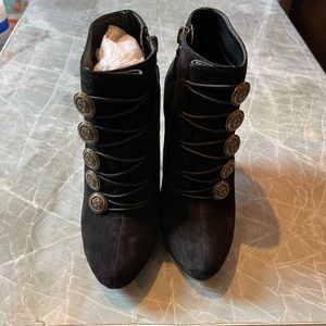 Black Guess Women military style heeled boots size 5 1/2